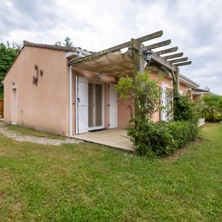 Alluring Holiday In With Swimming Pool Hébergement de vacances