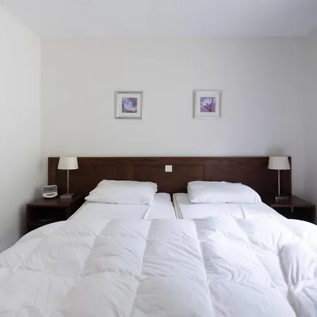 Alluring Holiday In With Swimming Pool Hébergement de vacances *